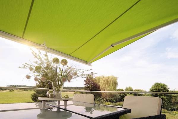 markise marktheidenfeld - markise mit hellgrünem tuch schützt terrasse vor sonneneinstrahlung