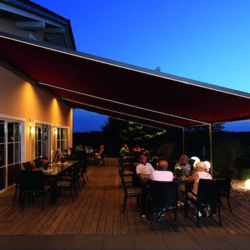 Pergola Markise überdacht geselligen Abend